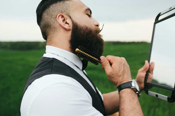 Peigne à barbe médiéval : les conditions d'entretien de l'accessoire